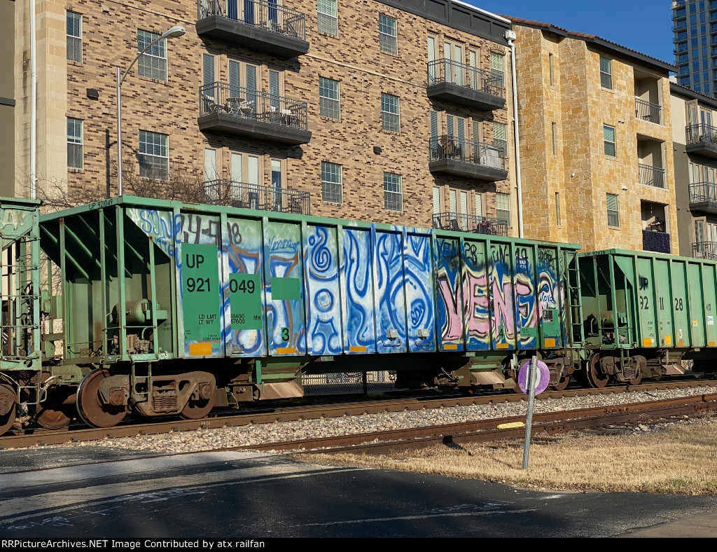 UP 921049